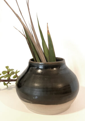 Ceramic "M Vase" - Black Pearl Glaze